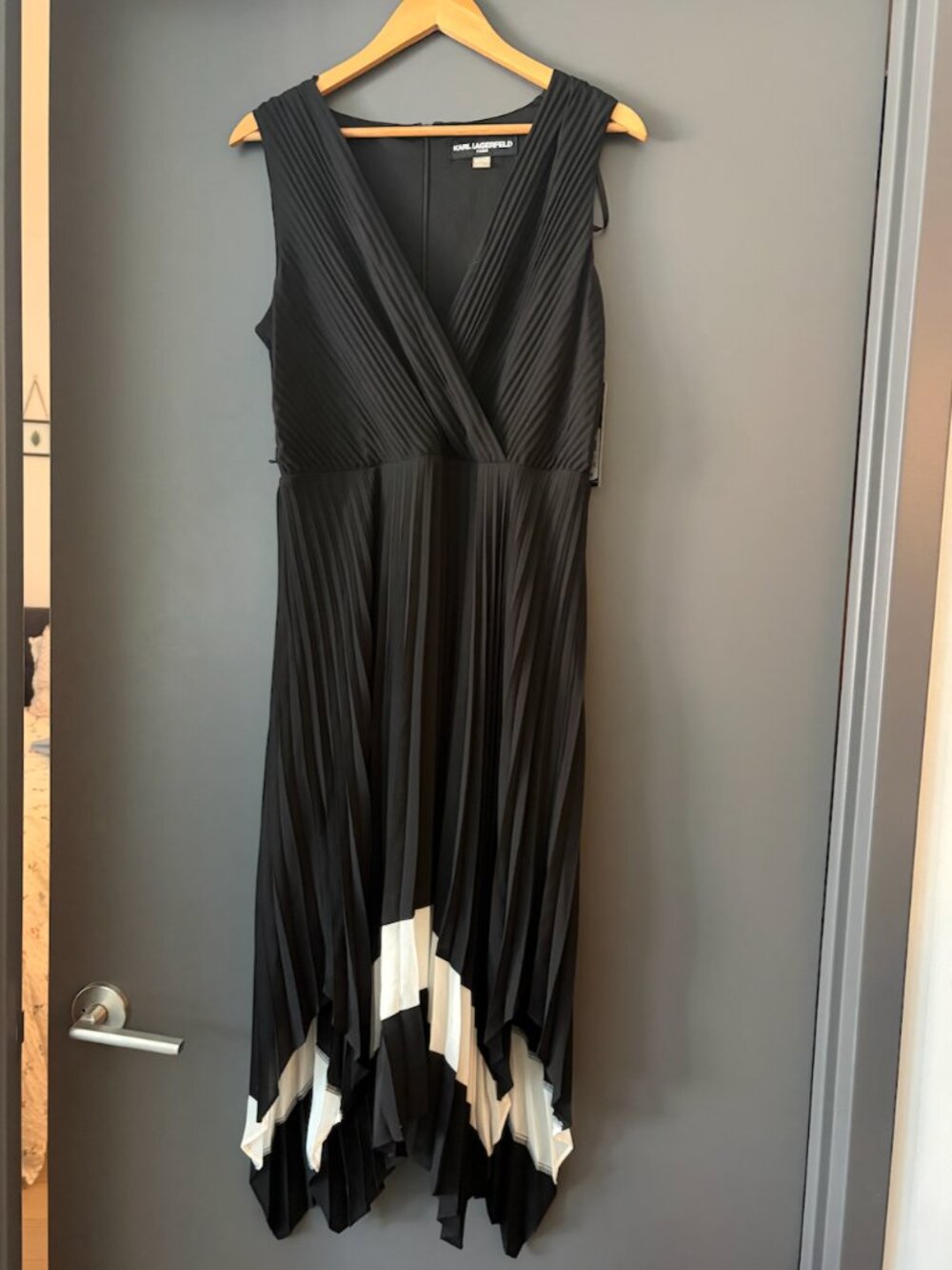 NWT Black & White Karl Lagerfeld Dress women's 10